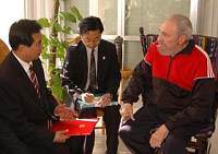 Un recuperado Fidel Castro recibió a una delegación china