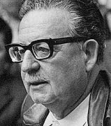 Recuerdos de la victoria popular Hace 37 años: Salvador Allende celebra la victoria popular en Santiago