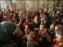 Estudiantes: manifestaciones y represión brutal en todo Chile