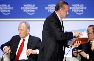 Un grave incidente entre Erdogan y Peres empaña un debate sobre Gaza en Davos
