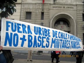 Chile: Detienen a ciudadanos por protestar contra la visita del presidente colombiano Álvaro Uribe