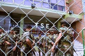 La Colombianización de Honduras ya comenzó: Gigantesca marcha de la resistencia fue brutalmente atacada por el ejército y los Cobras