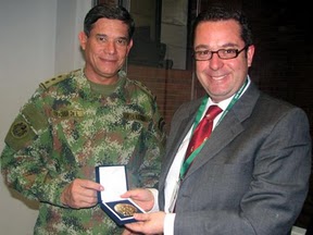 Los colombianos en el extranjero deben volverse informantes. El embajador Álvaro García Jiménez llama a realizar "inteligencia" en Argentina"