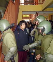 Chile: Liceo Confederación Suiza movilizado contra expulsión de estudiante