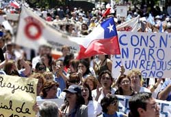 Multitudinario paro de trabajadores públicos en Chile