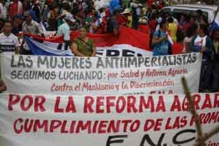 Paraguay: Columnas de campesinos llegan a Asunción reclamando reforma agraria