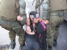 Instan a expresidenta Bachelet a expresarse sobre tortura en Chile