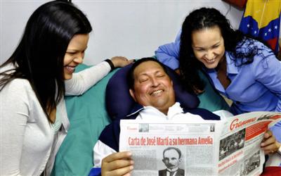 El Presidente Chávez en estrecha comunicación con su equipo de gobierno
