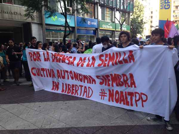 Denuncia: El TPP impedirá cambio de la política económica neoliberal en Chile